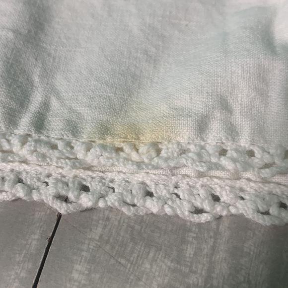 Embroidered table runner - Picture 4 of 5